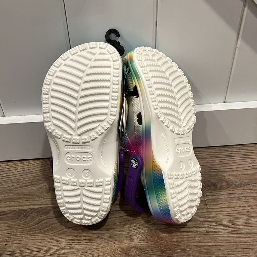 Crocs J6 Tye Dye NWT - Picture 4 of 9